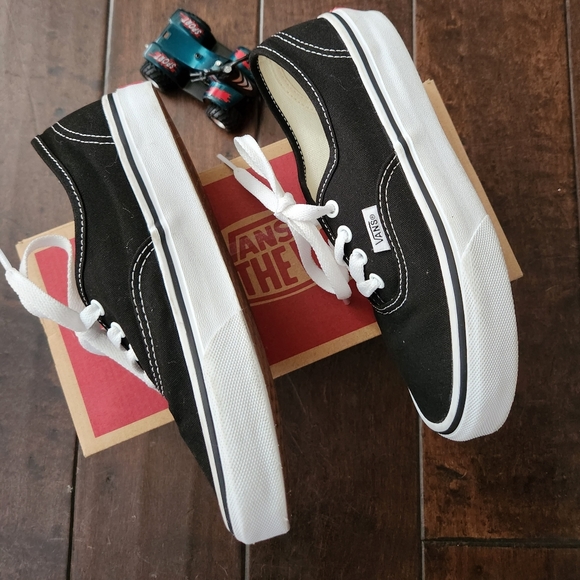Vans Authentic Sneakers - Picture 4 of 9